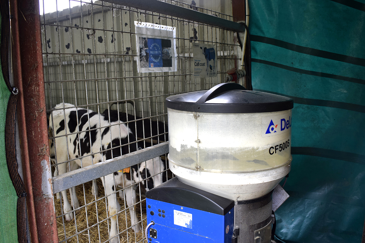 ganaderos DeLaval granja estanqueiro con nodriza para terneras